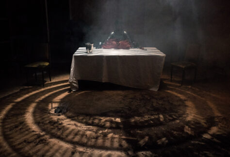 100 millions qui tombent - crédit photo Oscar Chevillard